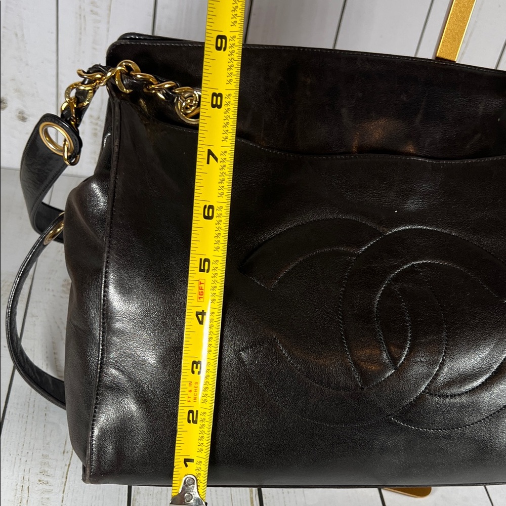 CHANEL • Authentic Vintage Shoulder Bag - Picture 10 of 12